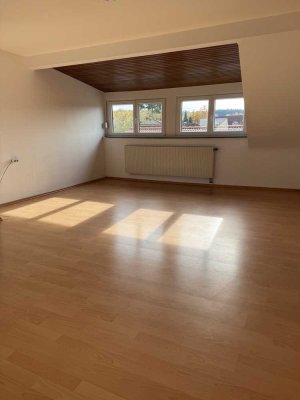 Helle 3-Zimmer Dachgeschosswohnung mit Balkon in Allersberg