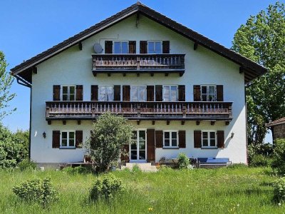 Erdgeschoß im 2-Fam. Haus (Alleinlage) mit Terrassen, Garten und EBK in Bad Tölz