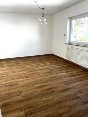 Helle 4 Zi Whg. 2 Balkone Garage + Garten