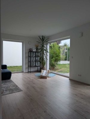 Großzügige 4 ZKB (Haus in Haus) in schöner, ruhiger Lage von Aichach