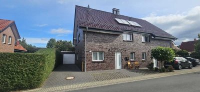 Doppelhaushälfte gut ausgestattet, KAMINOFEN/SAUNA/SOLARUNTERSTÜTZUNG/GROßE GARAGE