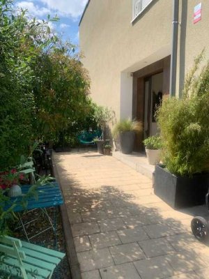 Perfekt geschnittene Doppelhaushälfte in Köln Junkersdorf mit Dachterrasse und Garten