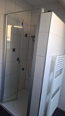 Gepflegte Dachgeschosswohnung mit zwei Zimmern und Einbauküche in Zapfendorf