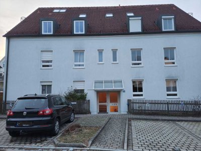 Schöne Wohnung mit drei Zimmern sowie Balkon und Einbauküche in Odelzhausen