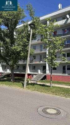 **helle 2-Zimmer-Wohnung mit Balkon**