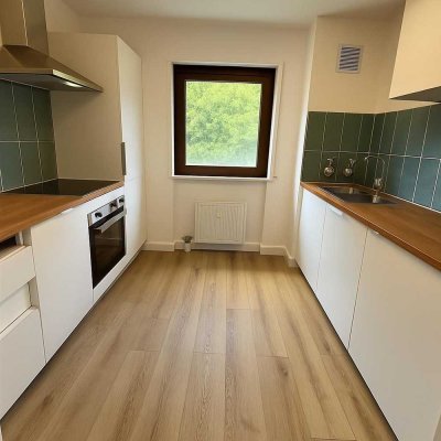 *Erstbezug* Kernsanierte 2,5-Zi-Wohnung mit EBK, Balkon und Garage