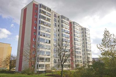 In der Herrichtung! 3-Raumwohnung in der Aufzugsetage mit Dusche!