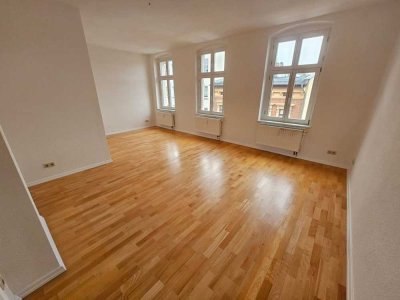 Viel Platz zum Wohlfühlen – Charmante 2-Zimmerwohnung inkl Tageslichtbad mit Wanne & separater Küche