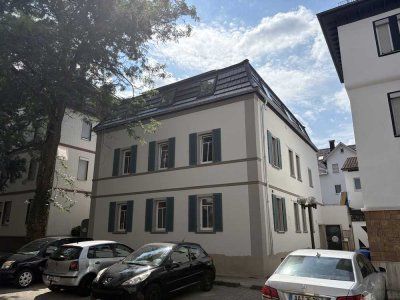 Erstbezug nach Sanierung: Maisonette 4,5-Zimmer-Wohnung mit geh. Ausstattung und Balkon