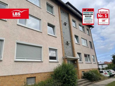 Sanierte 3 Zimmer Wohnung mit 2 Bädern, Balkon und Garage