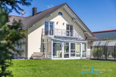 Exklusives Einfamilienhaus mit Pool, Wintergarten & großem Garten in Mammendorf