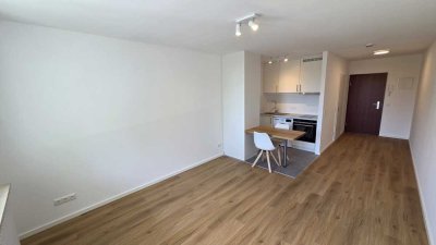 Sanierte 1-Zimmer-Wohnung mit neuer gehobener Innenausstattung mit Balkon und EBK in Markt Schwaben