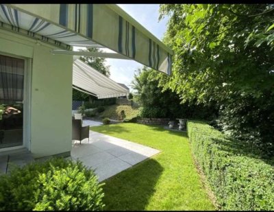 Moderne 3-Zi.-Whg. mit viel Charme, eig.  Garten + 2 Terrassen als Haushälfte separiert  zu verm.