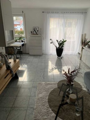 schöne, helle-ebenso seniorengerechte- 2-Zi-Whg mit EBK, Marmorboden, Balkon,Terrasse und Gartenante
