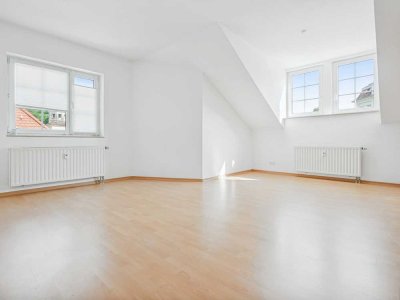 +Fantastische Dachgeschosswohnung (58 m2) mit 3 Zi., EBK & Keller - Wohnen im idyllischen Sebnitz!+