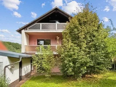 Ruhe und Ausblick - Zweifamilienhaus mit Ausbaupotential in schöner Lage von Eppenbrunn