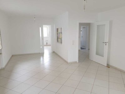 Schöne helle 3-Zimmer EG Wohnung in bester Lage