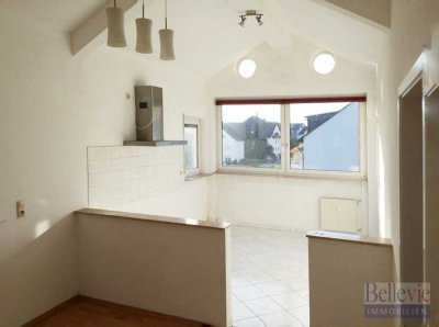 Lichtdurchflutete attraktiv geschnittene Dachgeschosswohnung mit offenem Giebel und 2 Sonnenbalkonen
