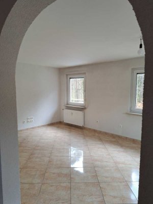 Freundliche 5 Zimmer Wohnung auf 2 Etagen mit Gartenanteil ab dem 01.07.2025 in Waldenbuch