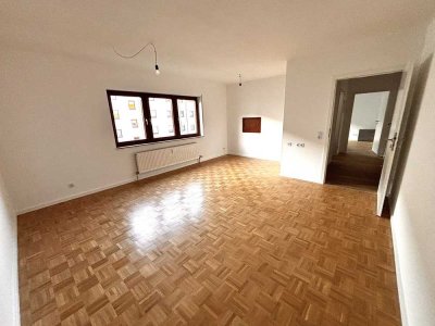 Charmante 2-Zimmer-Wohnung mit Aufzug und eigenem Stellplatz vor dem Hauseingang