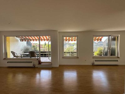 Superschöne 3-Zimmer,KDB Wohnung mit großer Südterrasse, oberste Etage, neu renoviert