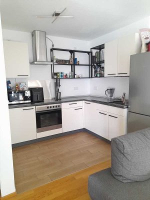 sehr helle, neuwertige 2-Zimmer-Wohnung mit Süd-Loggia in Lappersdorf