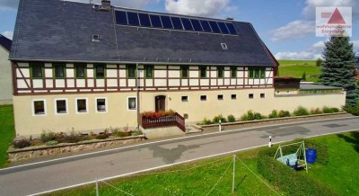 Fachwerkhaus mit 2 Wohneinheiten, opt. Gewerbe, Scheune und Garagen in Hartmannsdorf zu verkaufen!