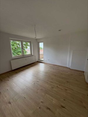 Renovierte 4-Zimmer Wohnung in Leer mit Balkon