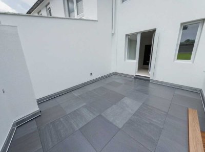 Moderne, kernsanierte 1,5-Zimmer-Wohnung mit großer Dachterrasse & Blick auf die Genovevaburg