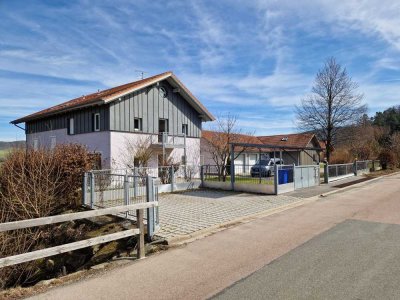 Gepflegte 2 Zimmer-Wohnung mit Galerie u.  Balkon in Neukirchen b. Hl. Blut