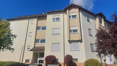 Helle Wohnung im Hochparterre mit Balkon