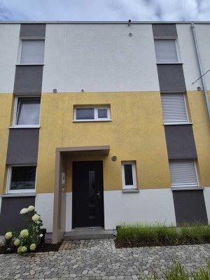 Exklusives, neuwertiges 5-Raum-Reihenhaus mit gehobener Innenausstattung und EBK in Dornstadt