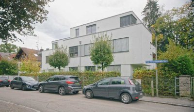 Exklusive 3-Zimmer-Wohnung mit luxuriöser Innenausstattung mit Balkon und EBK in Waldtrudering