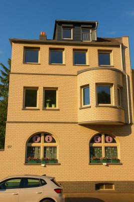 *Über den Dächern - Maisonnette Wohnung - toprenoviert - neue Bäder - 2 Zimmer - großer Wohnbereich*