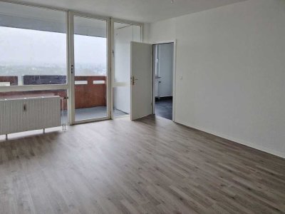 Große und frisch renovierte 3-Zimmer-Wohnung mit Balkon und zwei Bädern