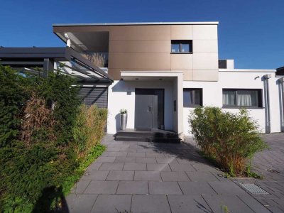 Terrassenhaus mit ELW, 4 Bädern, Wellness-Bereich und hochwertiger Ausstattung in Hanglage