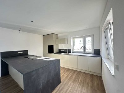 Familientraum! Wohnen auf zwei Ebenen mit Topausstattung, ausreichend Platz und sonnigem Garten