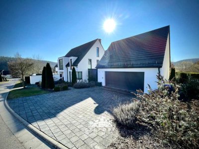 AB IN DEN POOL! EINMALIGE VILLA IM STEIGERWALD ZU VERKAUFEN – LUXUS, DESIGN & SMART HOME!