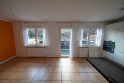 Ansprechende und gepflegte 4,5-Raum-Maisonette-Wohnung mit geh. Innenausstattung mit Balkon und EBK