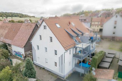 ALTBAU TRIFFT MODERNE: 4-Zi-Maisonettewohnung mit Ausblick in Bad Liebenzell-Möttlingen