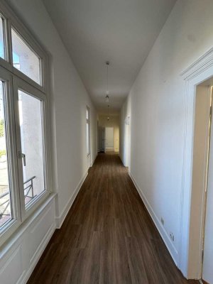 Direkt am Rhein! Wunderschöne, großzügige 3- 4 Zimmerwohnung