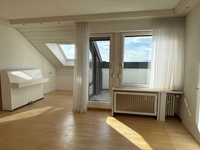 * BEGEHRTE LAGE IM WOHNGEBIET "MUCKENSTURM": Tolle 2-Zi.-DG-Wohnung mit super Dachloggia *