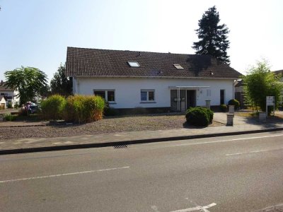 Große Erdgeschosswohnung mit Garten und Doppelgarage