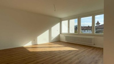 Erstbezug nach Kernsanierung: 3,5-Zimmer-Wohnung mit hochwertiger Ausstattung und grünem Ausblick