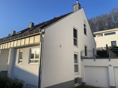 Taunusblick! Moderne Design-Doppelhaushälfte in Kelkheim am Taunus (Fischbach)