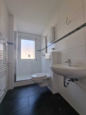 Verfügbar ab August 2025! Vollständig renovierte 3-Zimmer-Wohnung mit Balkon in ruhiger Wohnlage