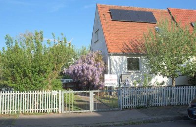 *Provisionsfrei* Schöne DHH in ruhiger Lage mit großem Grundstück