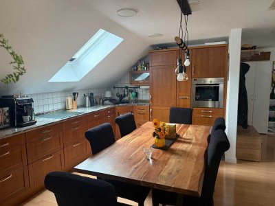 Modernisierte Wohnung mit zwei Zimmern sowie Balkon und EBK in Paderborn