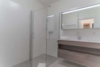 Exklusive, modernisierte 1,5-Raum-Wohnung mit Balkon und Einbauküche in Burscheid