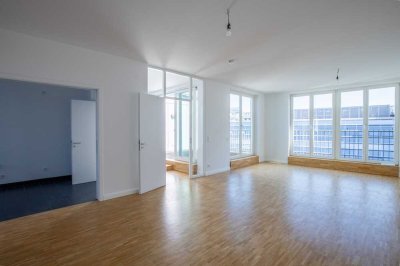 Exklusiv über den Dächern der Hauptstadt: stilvolles Wohnen mit XXL-Terrasse und zwei Bädern